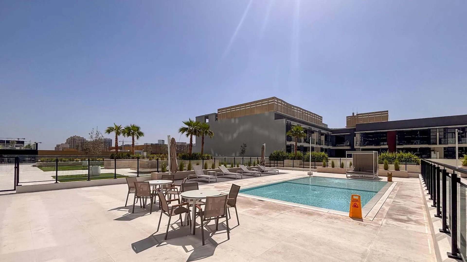Apartment Frank Porter - Binghatti Corner Dubai